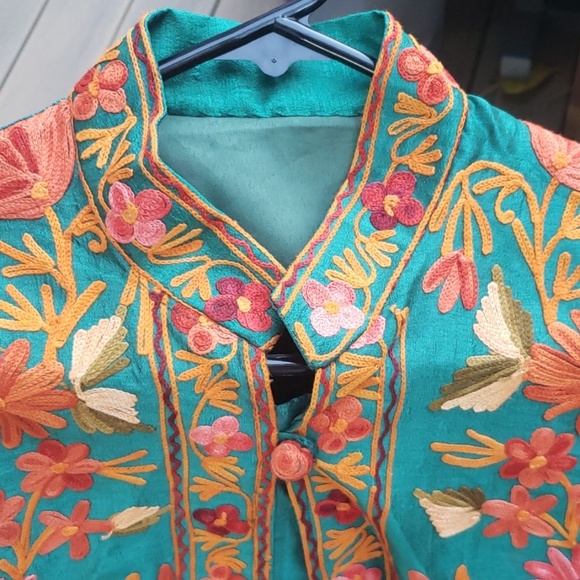 Hand embroidered Indian kurta - Picture 3 of 8